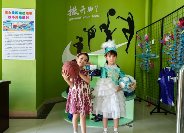 赛场跳动的身影学校操场上练习的孩子一起构成最生动的城市画卷