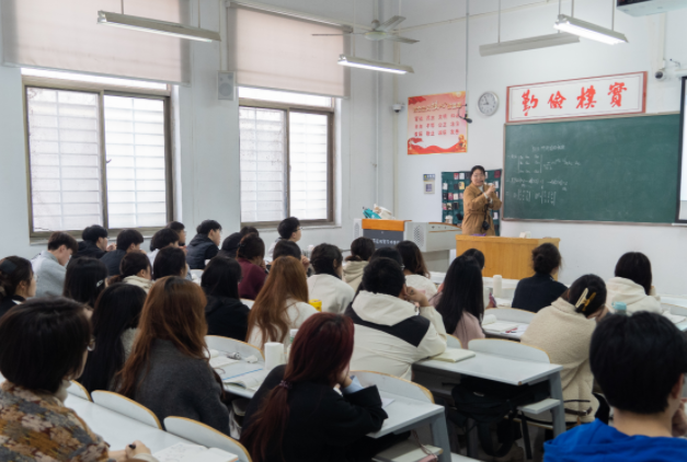 为学子们供给更多的助学支撑构建一个多元共治的现代教育管理 为学子们供给更多的助学支撑构建一个多元共治的现代教育管理