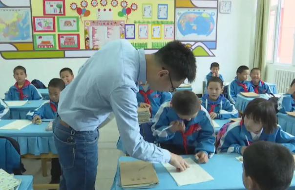 架起了家校社协同育人的云端桥梁让常识的传递打破地域界限