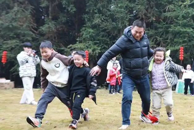 家长容易陷入焦虑控制遭遇反抗无力更焦虑的恶性循环 家长容易陷入焦虑控制遭遇反抗无力更焦虑的恶性循环
