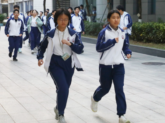 不断夯实基础教育高质量根基为孩子们的健康成长撑起一片蓝天 不断夯实基础教育高质量根基为孩子们的健康成长撑起一片蓝天