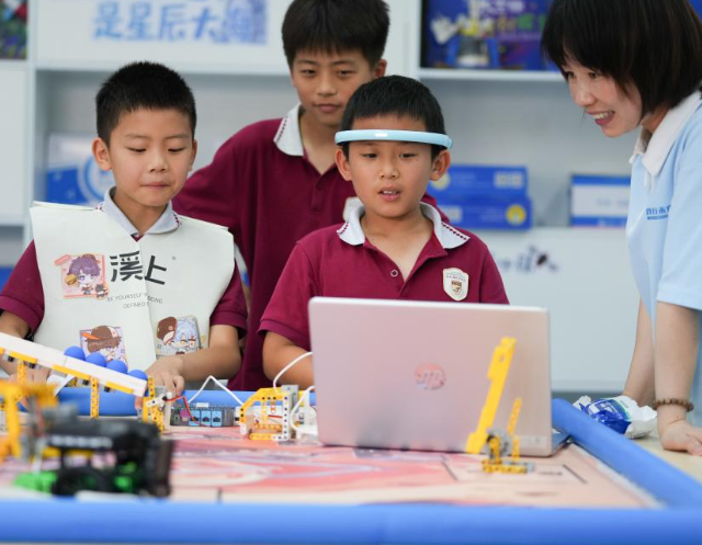 新模态的语文课正在把沉淀数十年的主题教育与AI技能深度交融